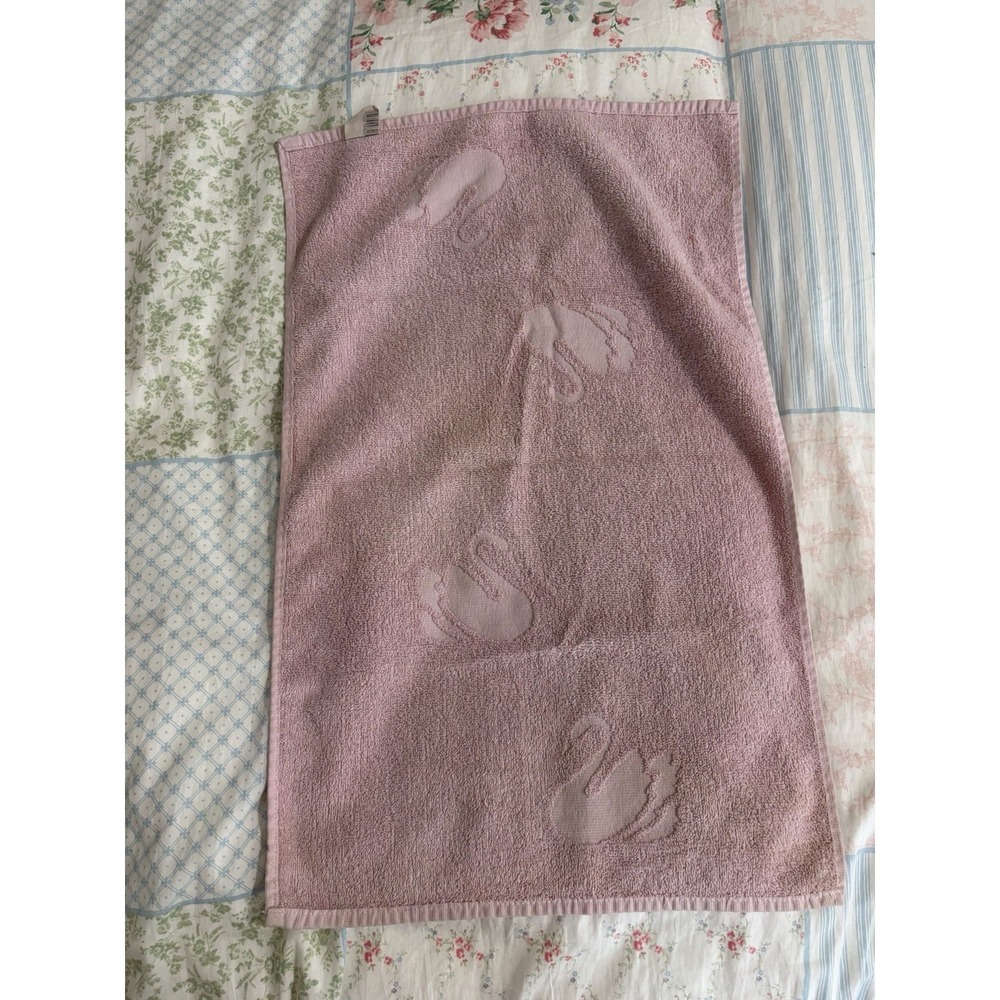 Vintage Cannon Pink Cotton Textured Swan Hand Towel 24"x 15" Made in USA